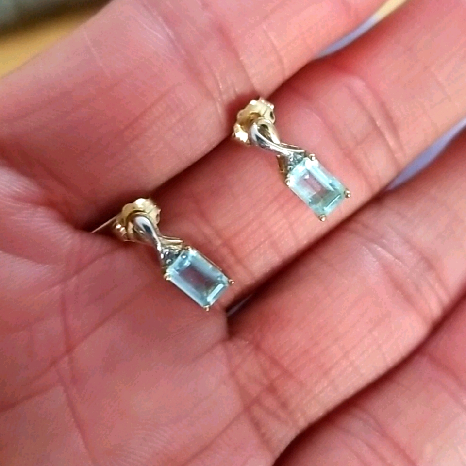 10k Solid Yellow Gold With Natural Aquamarine